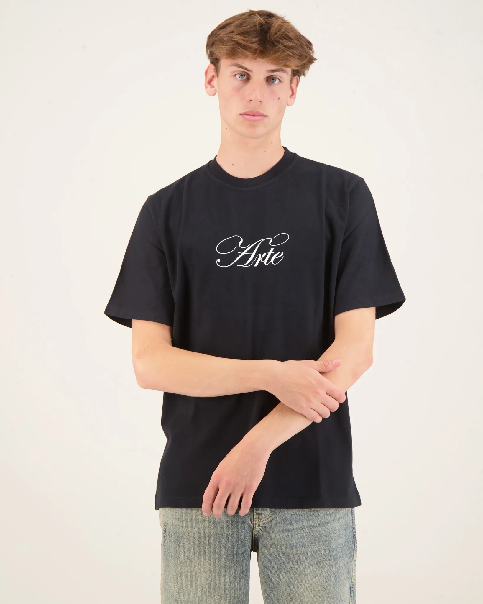 ARTE ANTWERP SCRIPT LOGO TSHIRT ZWART